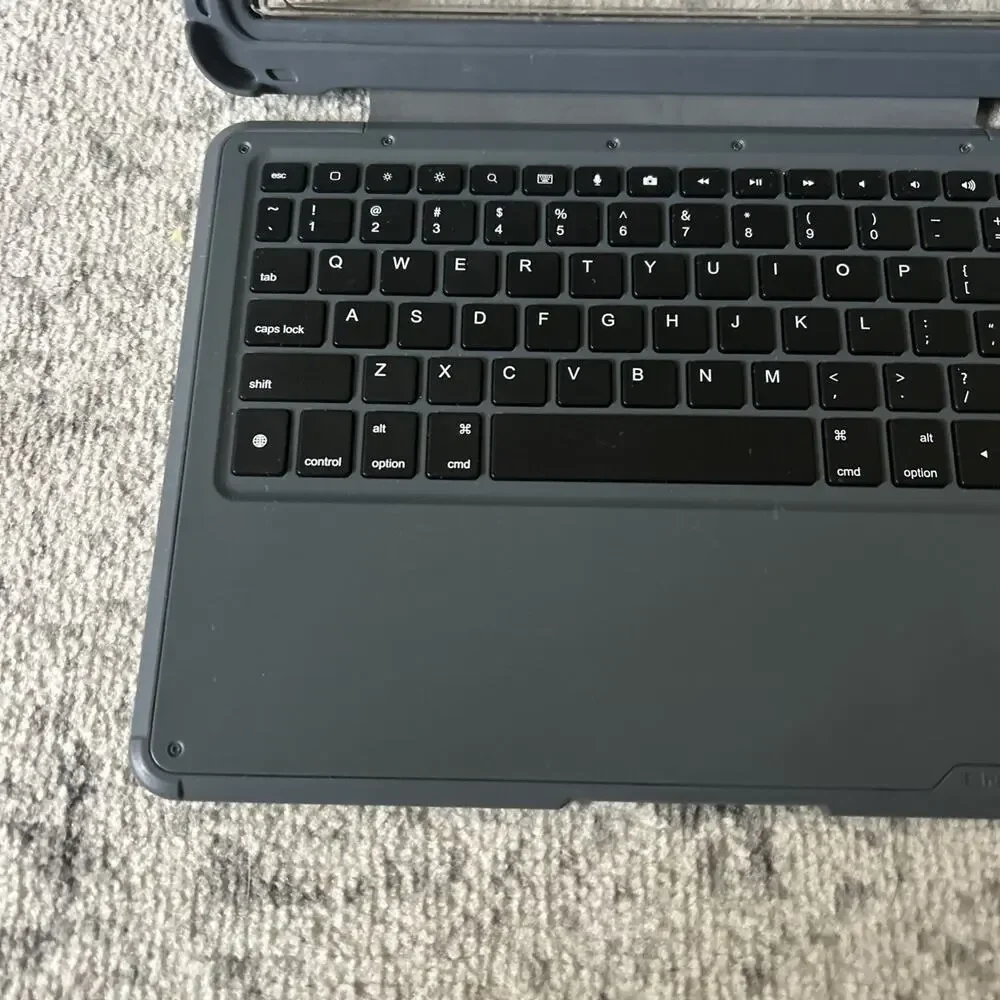 Brenthaven 1050 Edge Click-connect Keyboard Case Utilizes Ipad 7th/8th Gen Smart